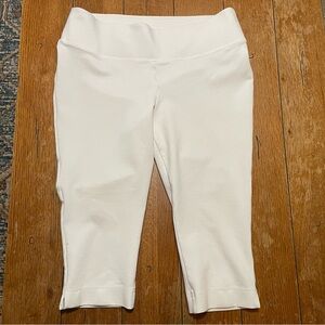 Women's White Capri Stretch Pants - Smooth Pull-On Fit